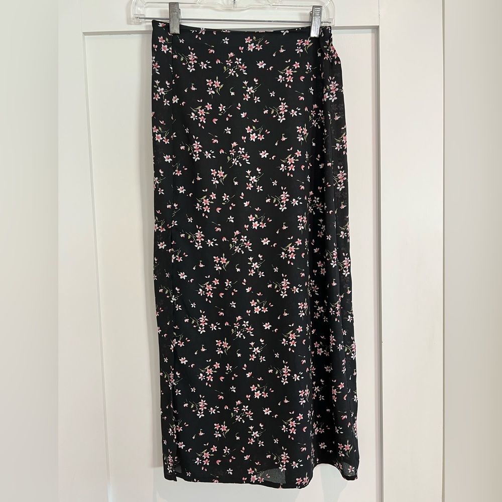 Midi skirt with slit size Small